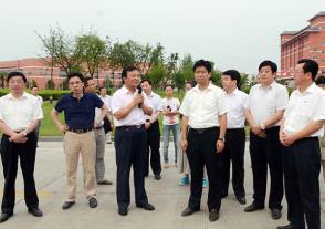 2013年7月12日，時任淮安市市長曲福田視察今世緣技改項目。